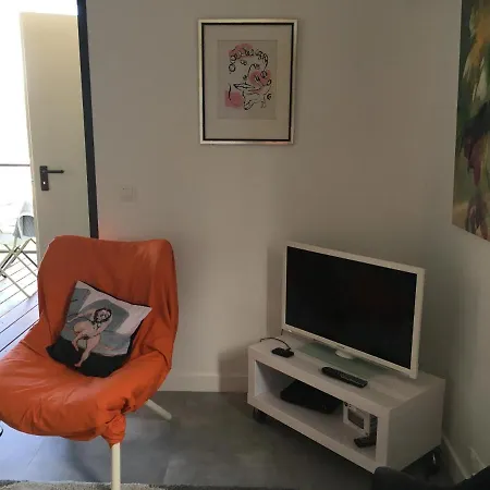 Superbe Vue Idéalement Situé à 750m Des Commerces Et Du Centre Historique De Porto-v Appartement *