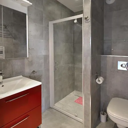 Appartement Superbe Vue Idéalement Situé à 750m Des Commerces Et Du Centre Historique De Porto-v